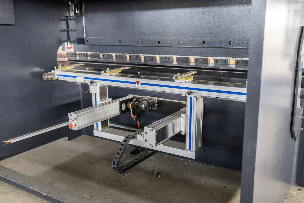 100t Hydraulic Cnc Brake Press Crowning Cnc Press Brake Delem 100т хидраулична Цнц кочиона преса Цровнинг Цнц прес кочница Делем