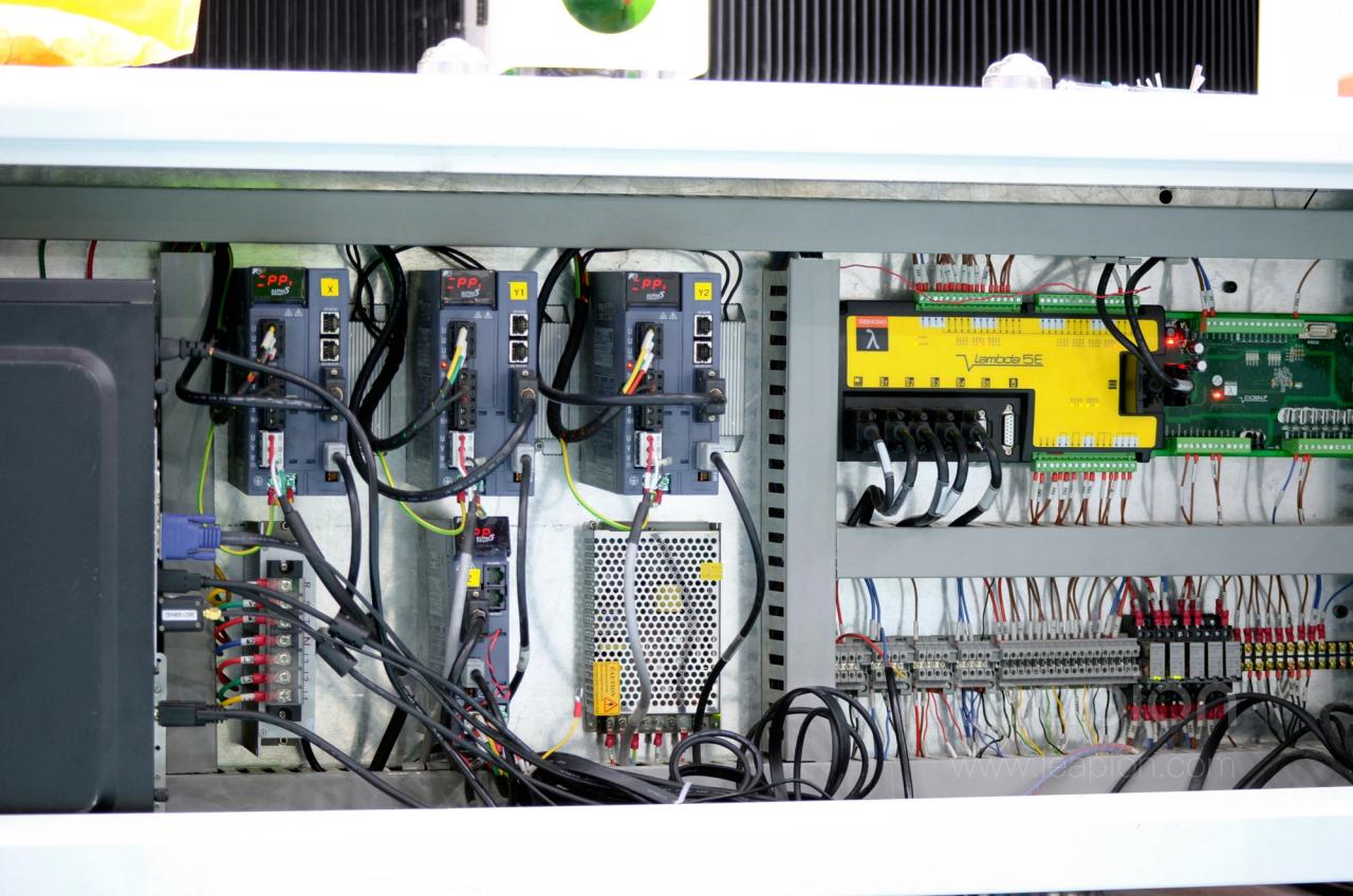 1500*3000mm 500w Racuys Or Ipg Fiber Laser Cutting Machine 1500*3000мм 500в Рацуис или Ипг машина за ласерско резање влакана