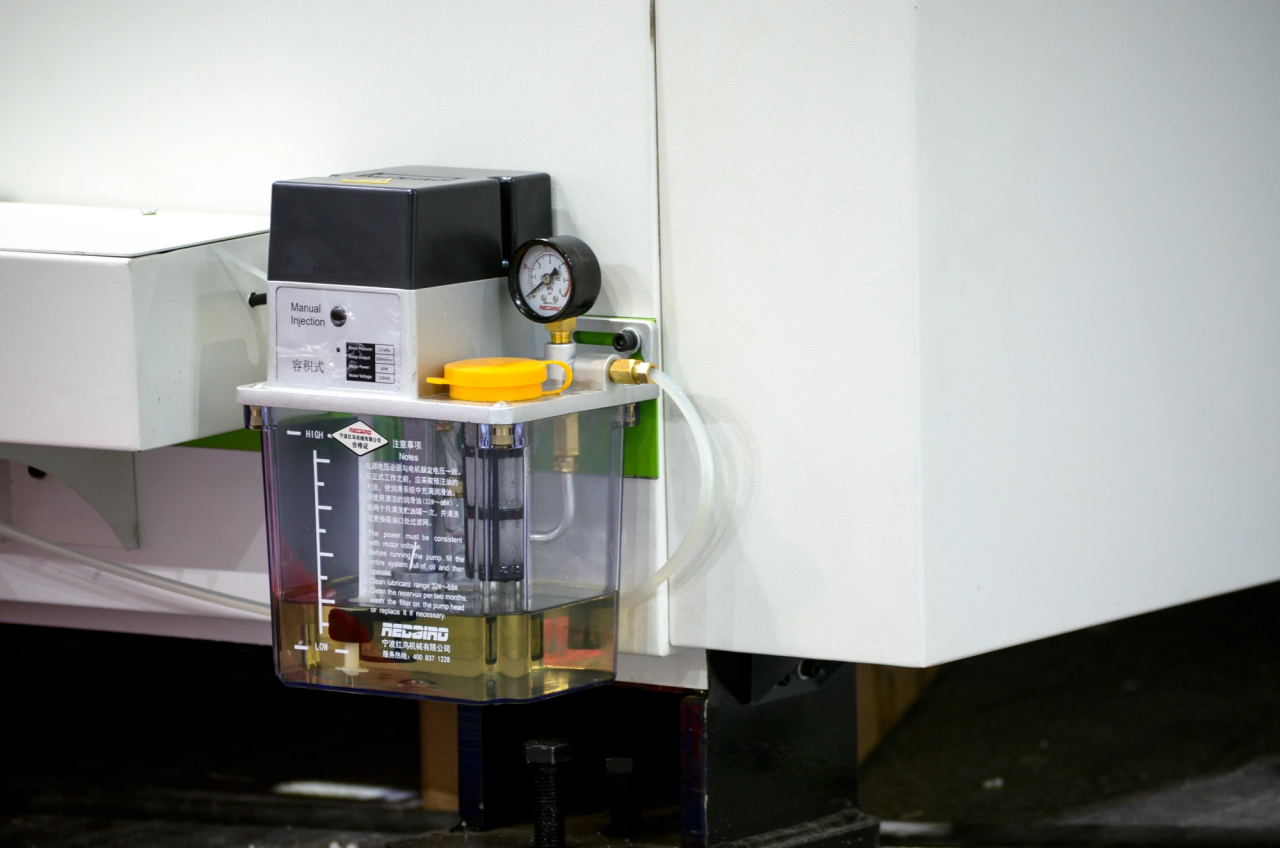 1500*3000mm 500w Racuys Or Ipg Fiber Laser Cutting Machine 1500*3000мм 500в Рацуис или Ипг машина за ласерско резање влакана