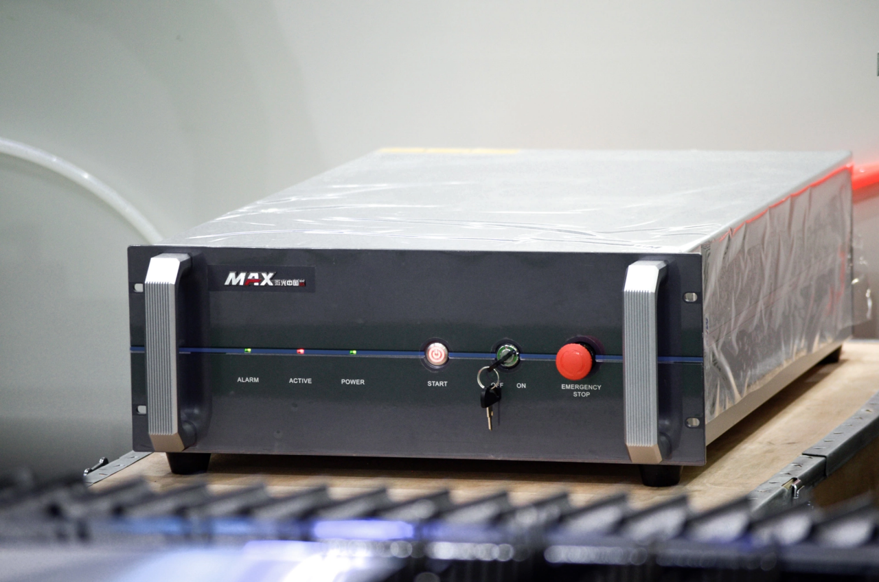 1500*3000mm 500w Racuys Or Ipg Fiber Laser Cutting Machine 1500*3000мм 500в Рацуис или Ипг машина за ласерско резање влакана