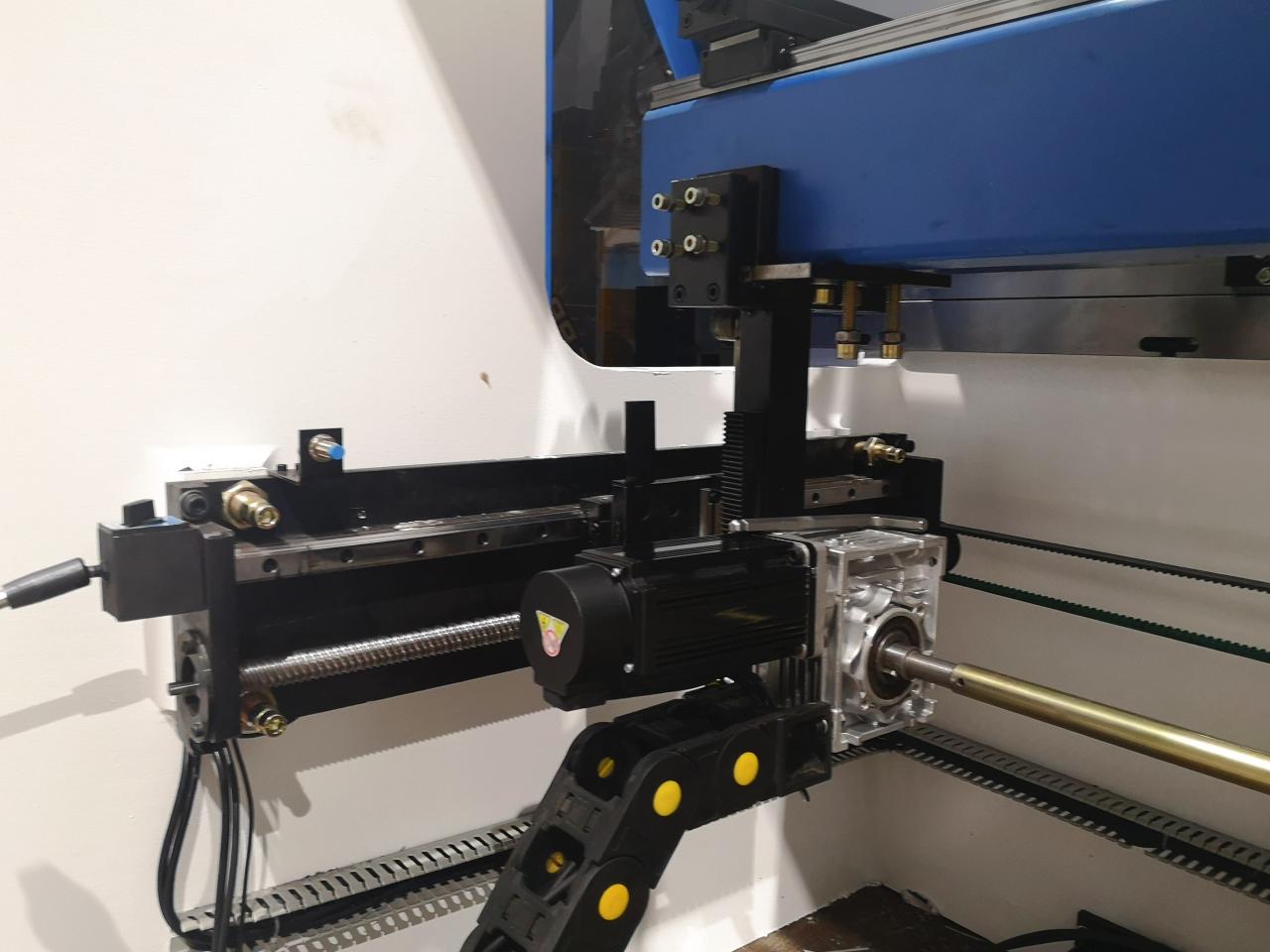 160t-4000 4-axis Cnc Hydraulic Bending Machine Press Brake 160т-4000 4-осна Цнц хидраулична машина за савијање прес кочница