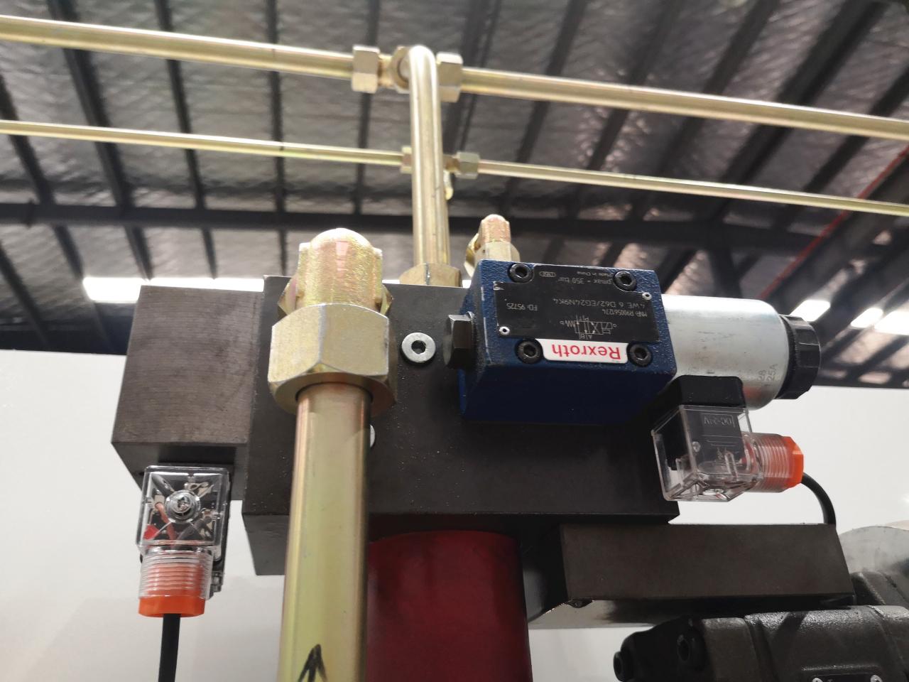 160t-4000 4-axis Cnc Hydraulic Bending Machine Press Brake 160т-4000 4-осна Цнц хидраулична машина за савијање прес кочница