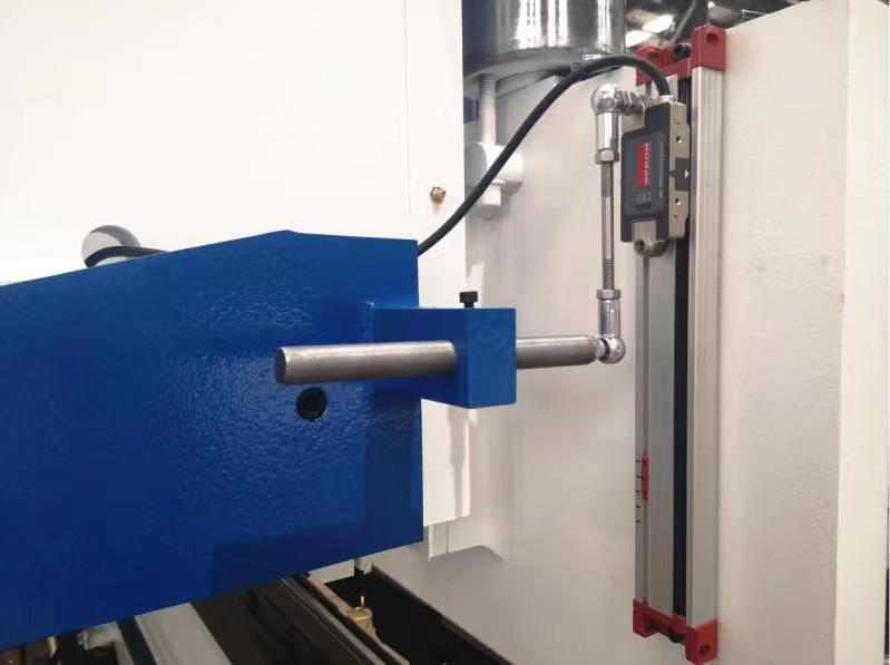 160t-4000 4-axis Cnc Hydraulic Bending Machine Press Brake 160т-4000 4-осна Цнц хидраулична машина за савијање прес кочница