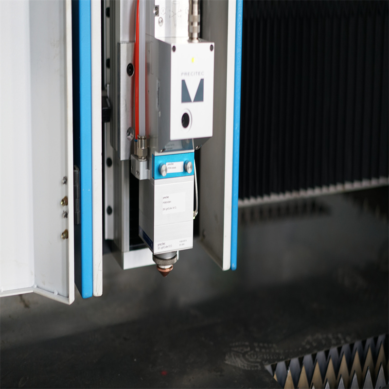 2000в метални ласерски резач Цнц машина за ласерско сечење лимова од влакана