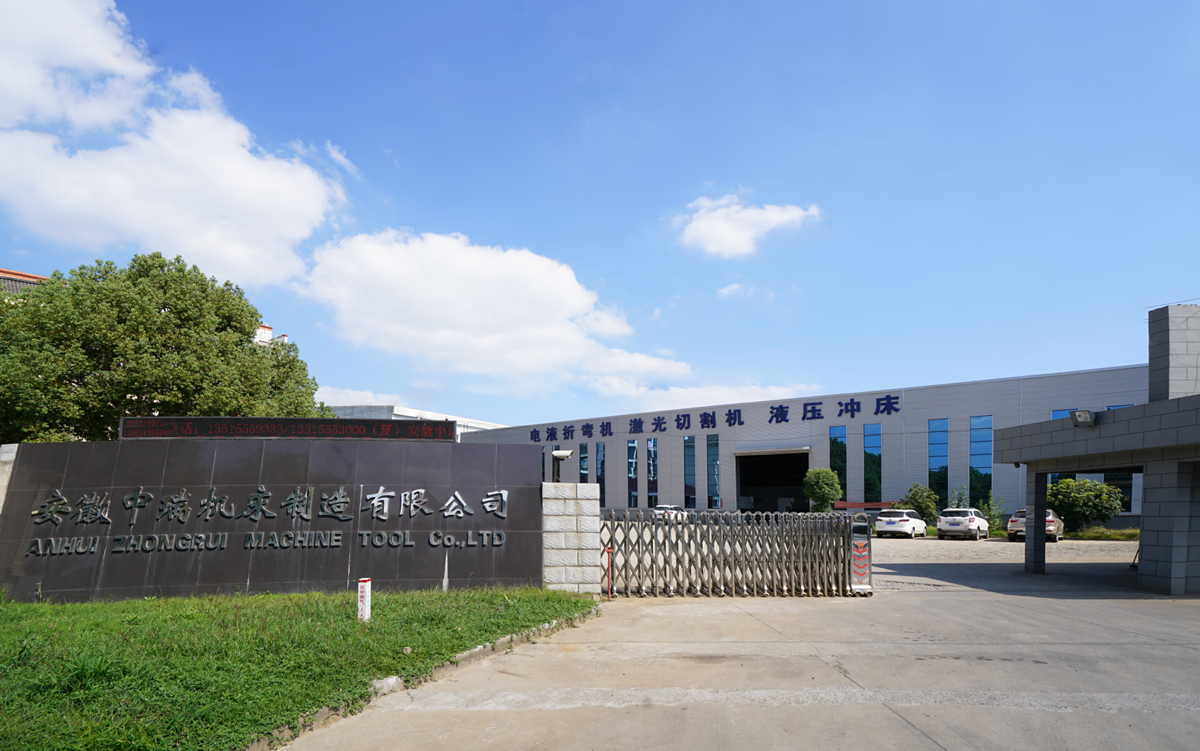 200т 300т Стандардна индустријска прес кочница Цнц хидраулична преса кочница машина