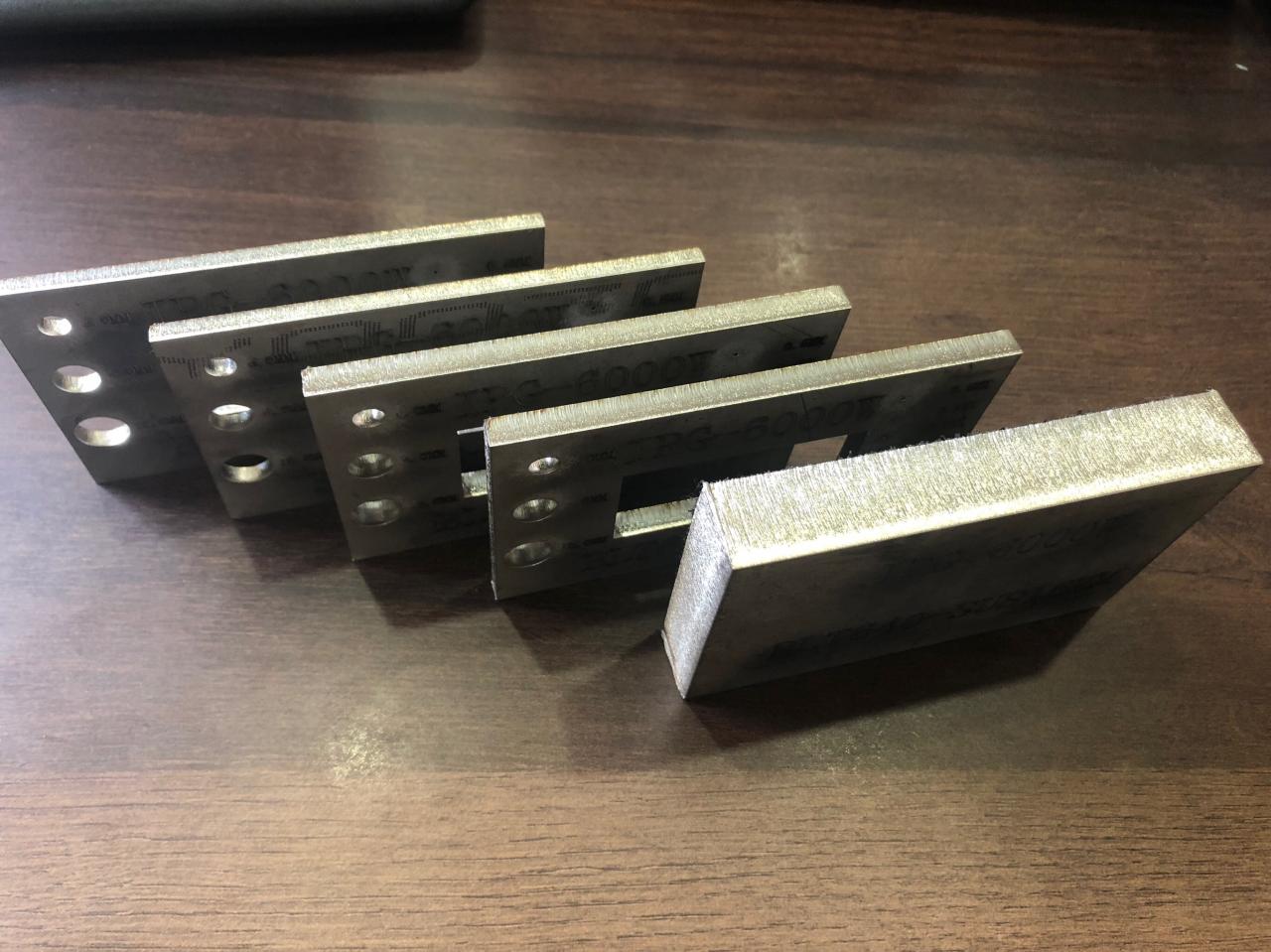 3015 4015 1kw To 6kw Cnc Fiber Laser Cutting Machine Raycus Laser Power 3015 4015 1кв до 6кв Цнц машина за ласерско резање влакана Раицус Ласер Повер