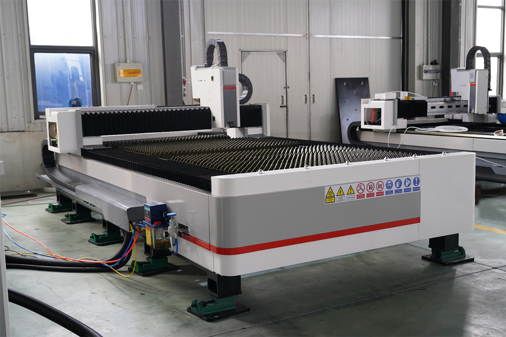 3015 4kw 1kw 2kw 3kw Stainless Steel Cnc Fiber Laser Cutting Machine 3015 4кв 1кв 2кв 3кв нерђајући челик Цнц машина за ласерско сечење влакана