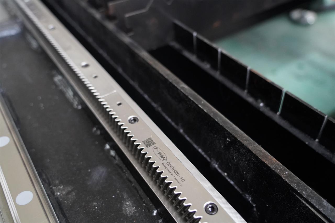 3015 4kw 1kw 2kw 3kw Stainless Steel Cnc Fiber Laser Cutting Machine 3015 4кв 1кв 2кв 3кв нерђајући челик Цнц машина за ласерско сечење влакана