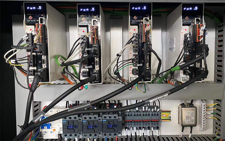 3015 Fiber Laser Cutting Machine For High-Speed Cutting Of 1-6mm Metal Materials 3015 Машина за ласерско сечење влакана за брзо сечење металних материјала од 1-6 мм