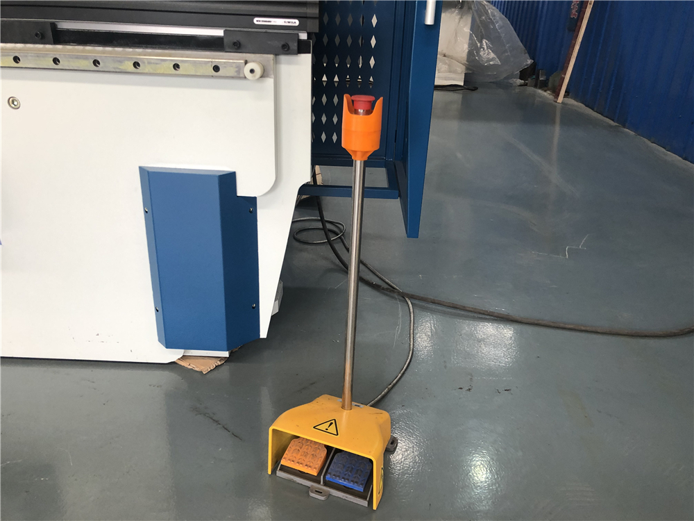 3+1 Axis Cnc Hydraulic Press Brake With Esa System 3+1 Акис Цнц Хидраулична прес кочница са Еса системом