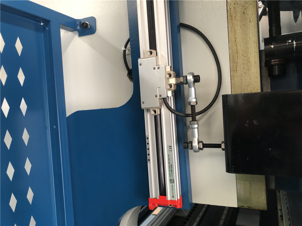 3+1 Axis Cnc Hydraulic Press Brake With Esa System 3+1 Акис Цнц Хидраулична прес кочница са Еса системом