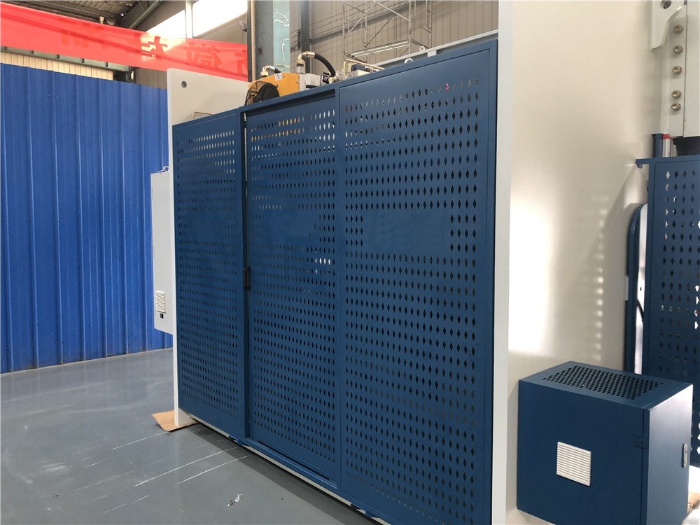 3+1 Axis Cnc Hydraulic Press Brake With Esa System 3+1 Акис Цнц Хидраулична прес кочница са Еса системом