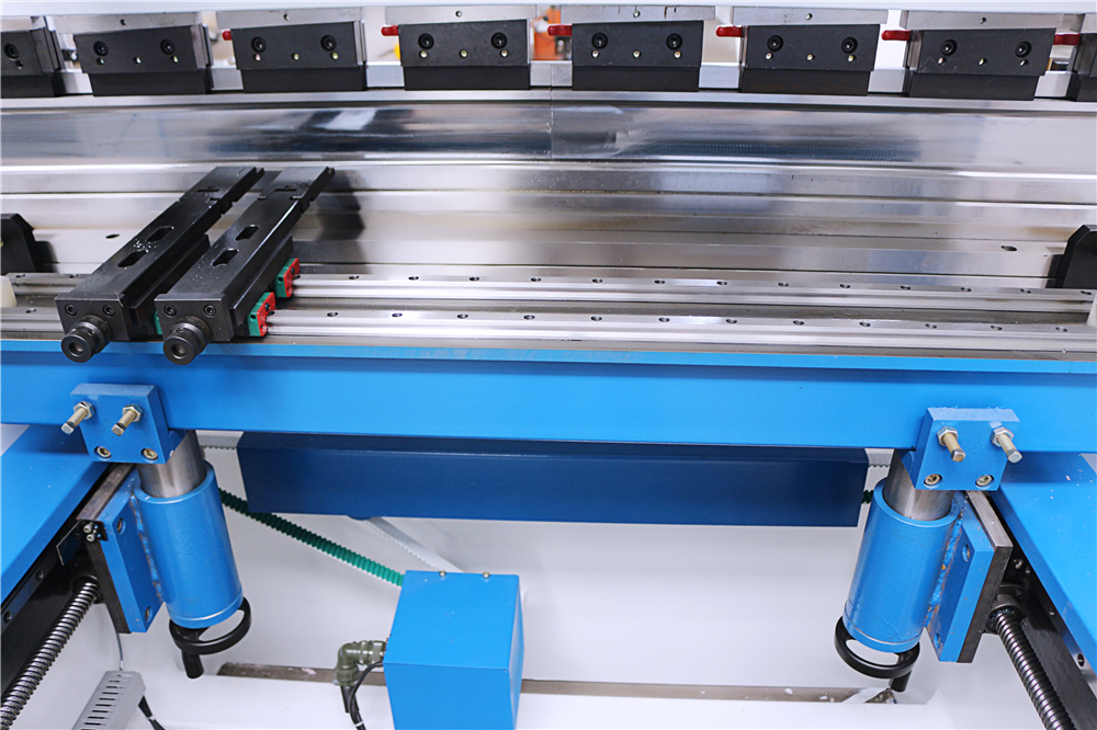 3+1 Axis Cnc Hydraulic Press Brake With Esa System 3+1 Акис Цнц Хидраулична прес кочница са Еса системом