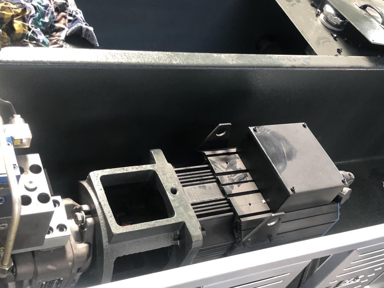 3+1 Axis Cnc Hydraulic Press Brake With Esa System 3+1 Акис Цнц Хидраулична прес кочница са Еса системом