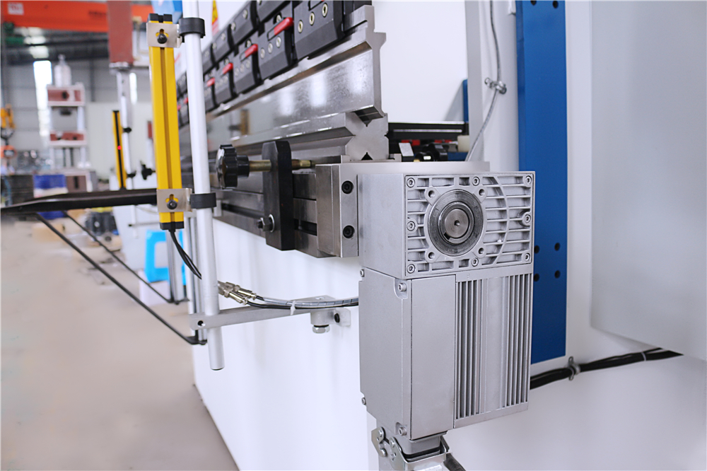 3+1 Axis Cnc Hydraulic Press Brake With Esa System 3+1 Акис Цнц Хидраулична прес кочница са Еса системом