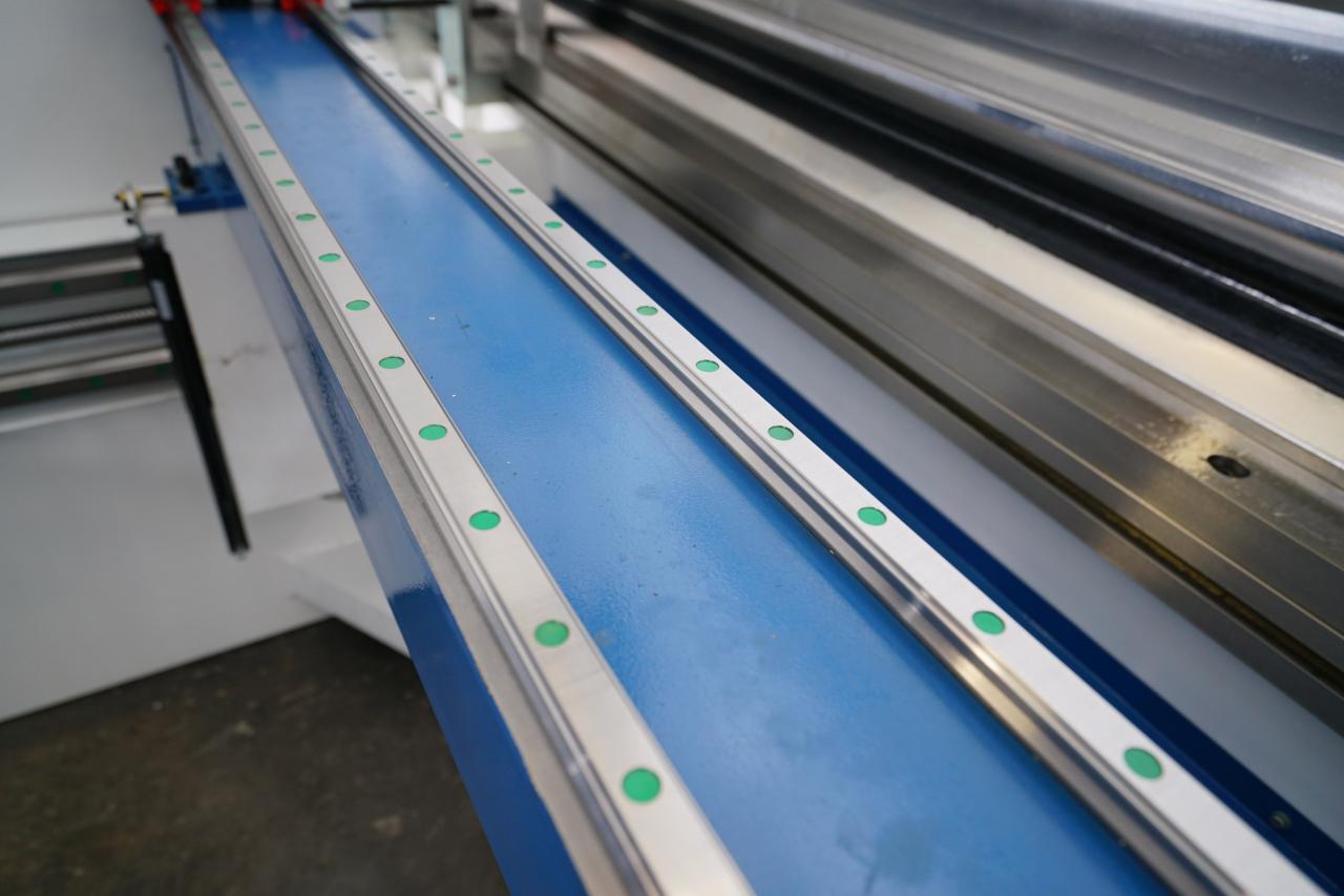 4 Axis Cnc Tandem Press Brake With Delem Da58t 2d Graphical Controller 4-осна Цнц тандем прес кочница са Делем Да58т 2д графичким контролером