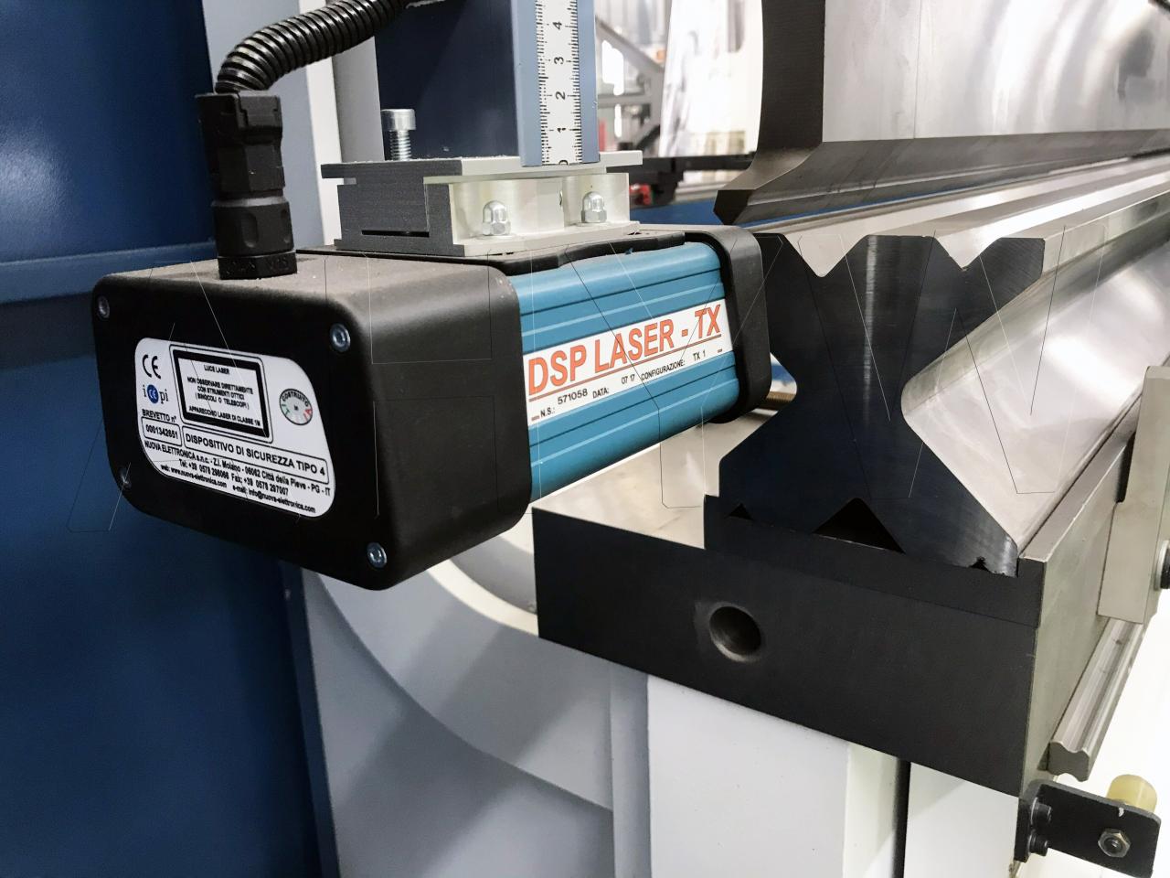 4 Axis Cnc Tandem Press Brake With Delem Da58t 2d Graphical Controller 4-осна Цнц тандем прес кочница са Делем Да58т 2д графичким контролером