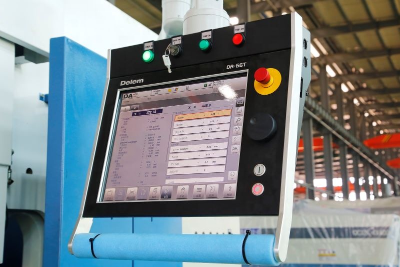 4 Axis Cnc Tandem Press Brake With Delem Da58t 2d Graphical Controller 4-осна Цнц тандем прес кочница са Делем Да58т 2д графичким контролером