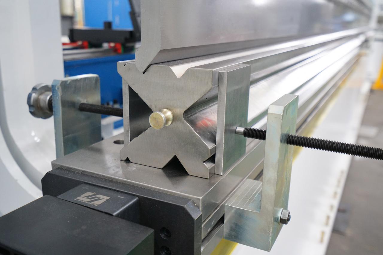 4 Axis Cnc Tandem Press Brake With Delem Da58t 2d Graphical Controller 4-осна Цнц тандем прес кочница са Делем Да58т 2д графичким контролером