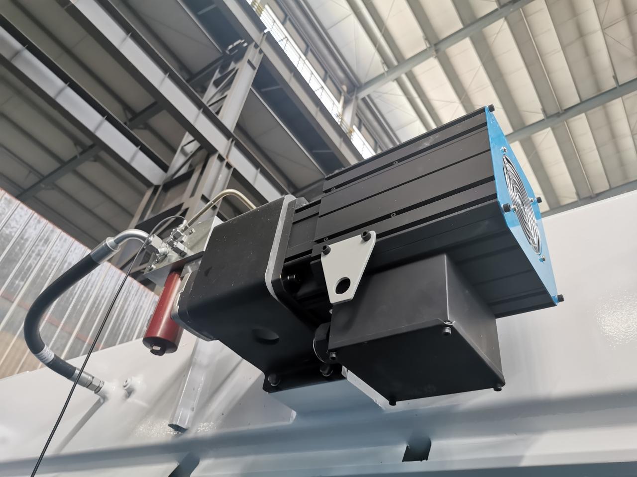 4 Axis Cnc Tandem Press Brake With Delem Da58t 2d Graphical Controller 4-осна Цнц тандем прес кочница са Делем Да58т 2д графичким контролером