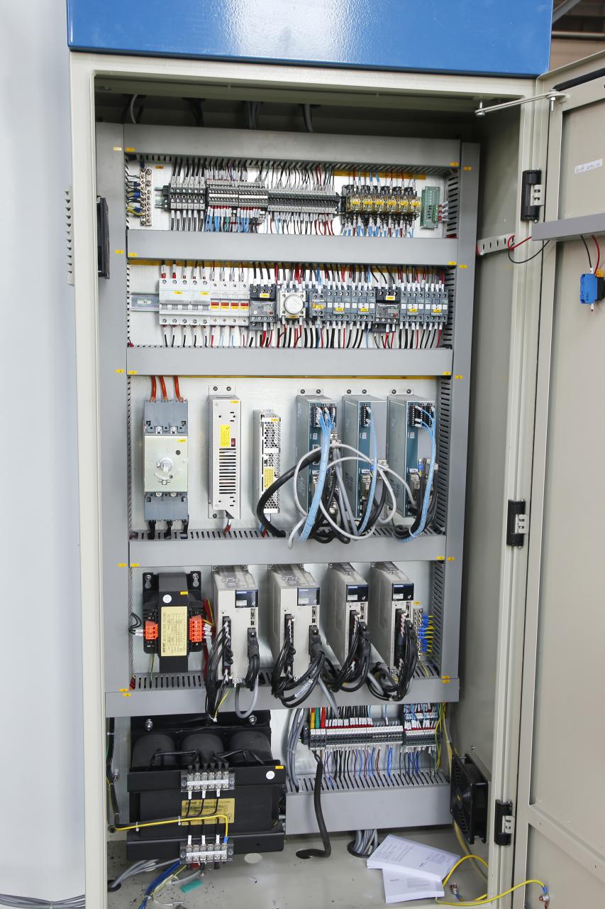 4 Axis Cnc Tandem Press Brake With Delem Da58t 2d Graphical Controller 4-осна Цнц тандем прес кочница са Делем Да58т 2д графичким контролером