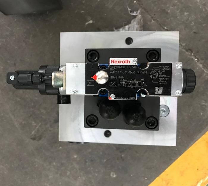 4 Axis Cnc Tandem Press Brake With Delem Da58t 2d Graphical Controller 4-осна Цнц тандем прес кочница са Делем Да58т 2д графичким контролером
