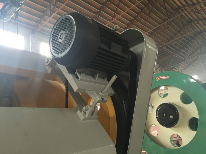 400 Ton Small Pneumatic Power Punch Press Mechanical Eccentric Punching Machine 400 тона мала пнеуматска машина за бушење са механичким ексцентричним пробијањем