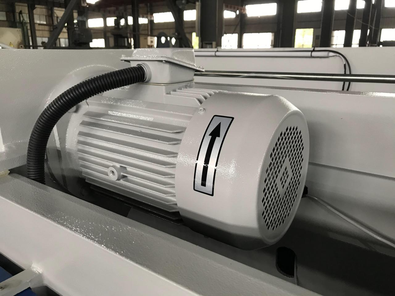 4mm Oem Qc11y-8x3200 Nc Hydraulic Guillotine Guillotine Shearing Machine 4мм Оем Кц11и-8к3200 Нц хидраулична гиљотина гиљотина машина за шишање