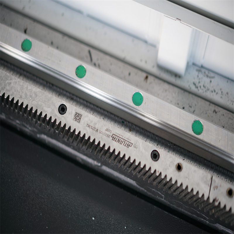 500В 1500В 4Кв Машина за ласерско сечење лимова Ласерски резач 2000В 3кв