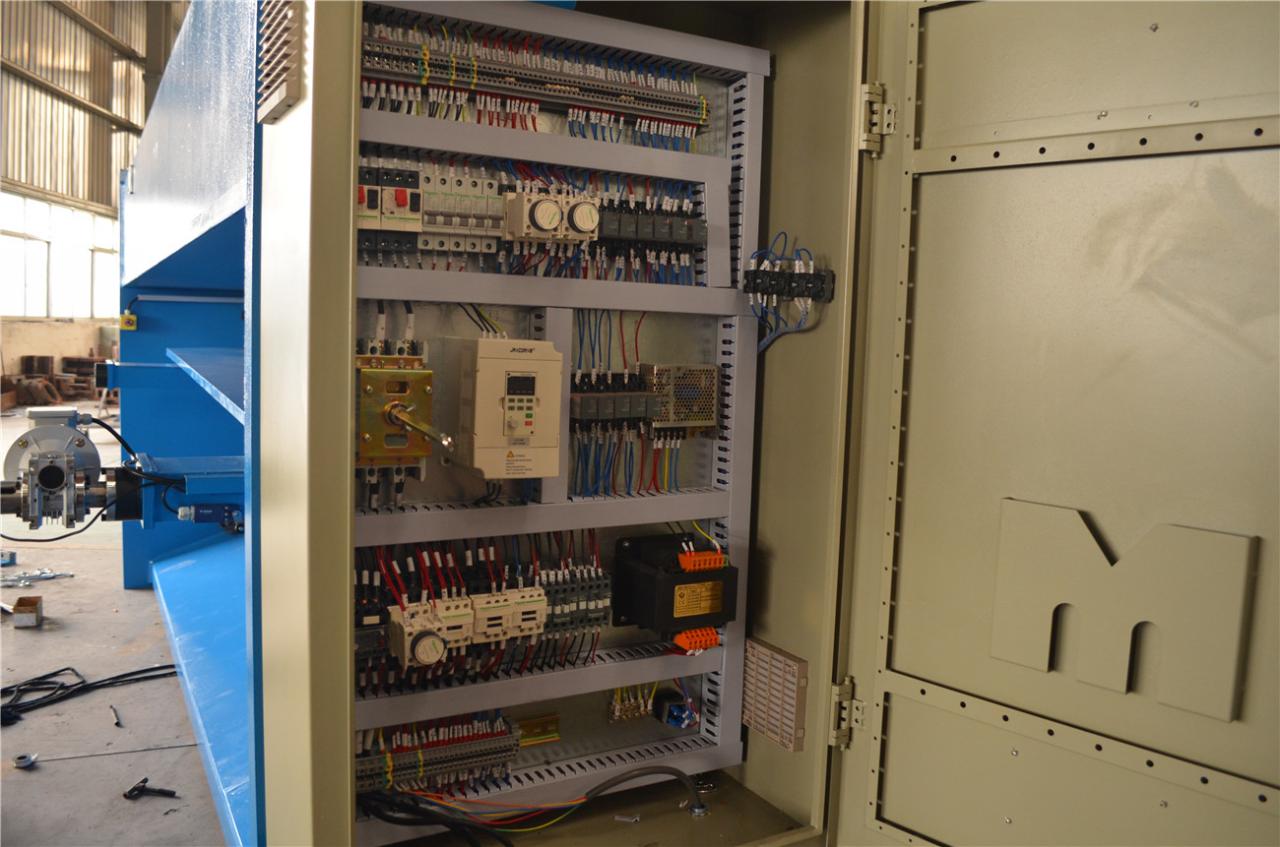 6*3200mm Guillotine Shears Metal Shear Hydraulic Iron Sheet Cutting Shearing Machine 6 * 3200 мм гиљотинске маказе за металне маказе хидрауличне машине за сечење гвозденог лима