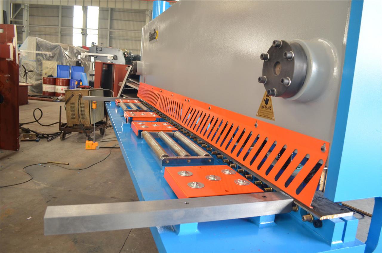 6*3200mm Guillotine Shears Metal Shear Hydraulic Iron Sheet Cutting Shearing Machine 6 * 3200 мм гиљотинске маказе за металне маказе хидрауличне машине за сечење гвозденог лима