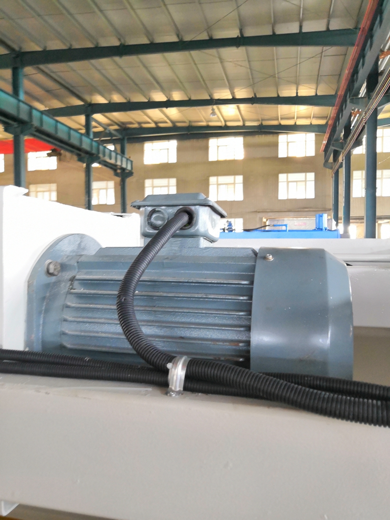 6mm Q11 Electric Sheet Plate Shearing Machine 8 Feet Sheet Metal Shearing Machine 6мм К11 електрична машина за шишање лимова од 8 стопа