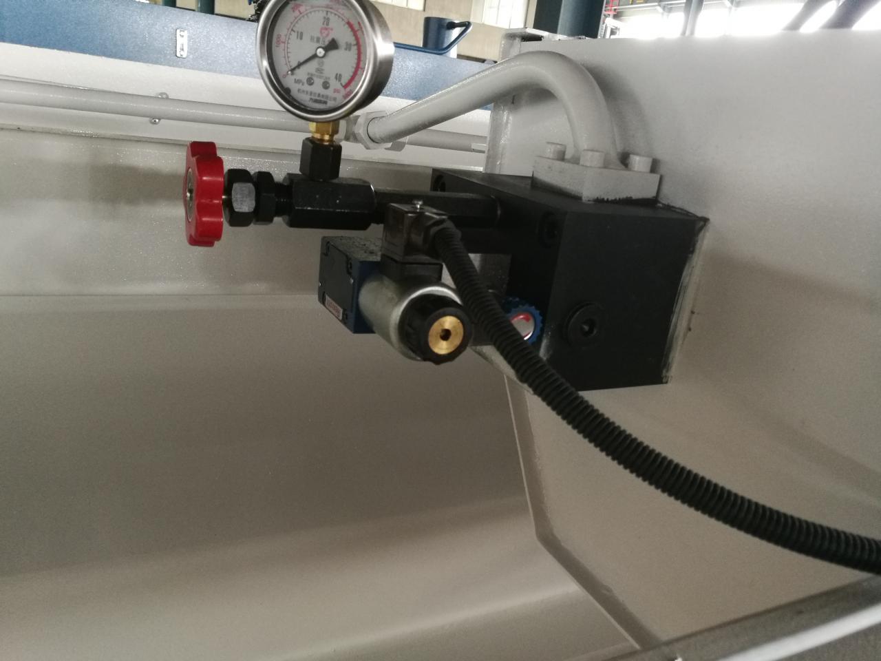 6mm Q11 Electric Sheet Plate Shearing Machine 8 Feet Sheet Metal Shearing Machine 6мм К11 електрична машина за шишање лимова од 8 стопа