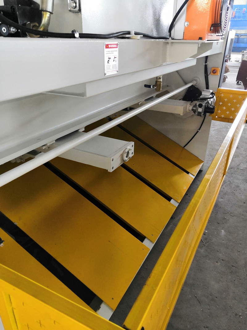 6mm Q11 Electric Sheet Plate Shearing Machine 8 Feet Sheet Metal Shearing Machine 6мм К11 електрична машина за шишање лимова од 8 стопа