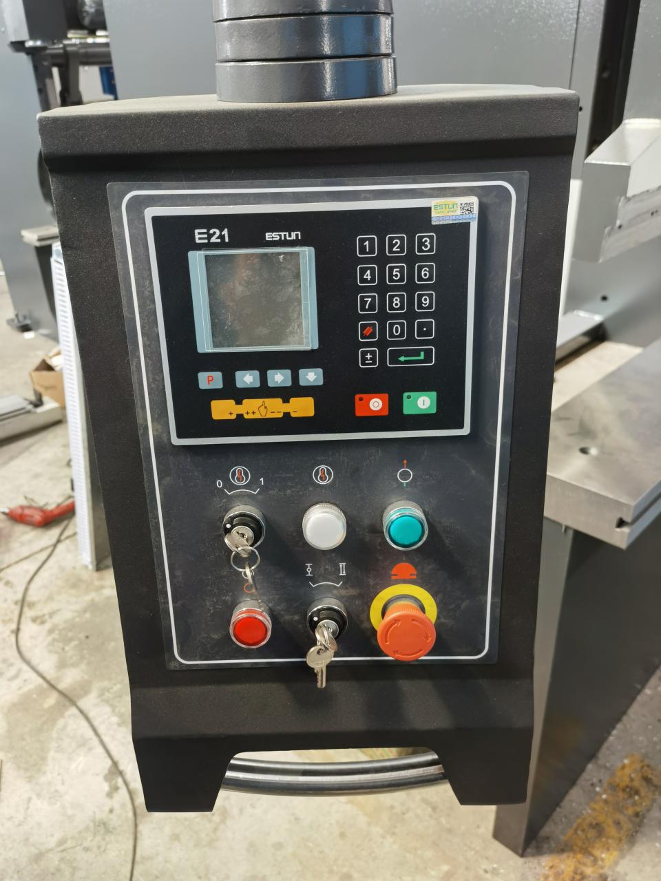 Машина за сечење плоча од нерђајућег челика 6к3200 мм, аутоматска машина за сечење лимова од гвожђа