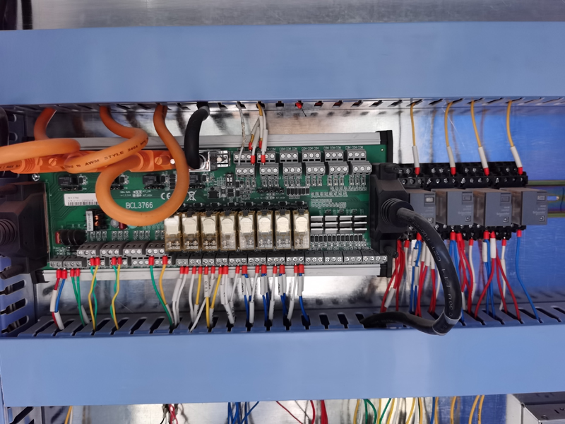 8mm 10mm Carbon Steel Laser Cutter 1530 4020 Cnc Fiber Laser Cutting Machine 8мм 10мм ласерски резач од угљеничног челика 1530 4020 Цнц машина за ласерско резање влакана