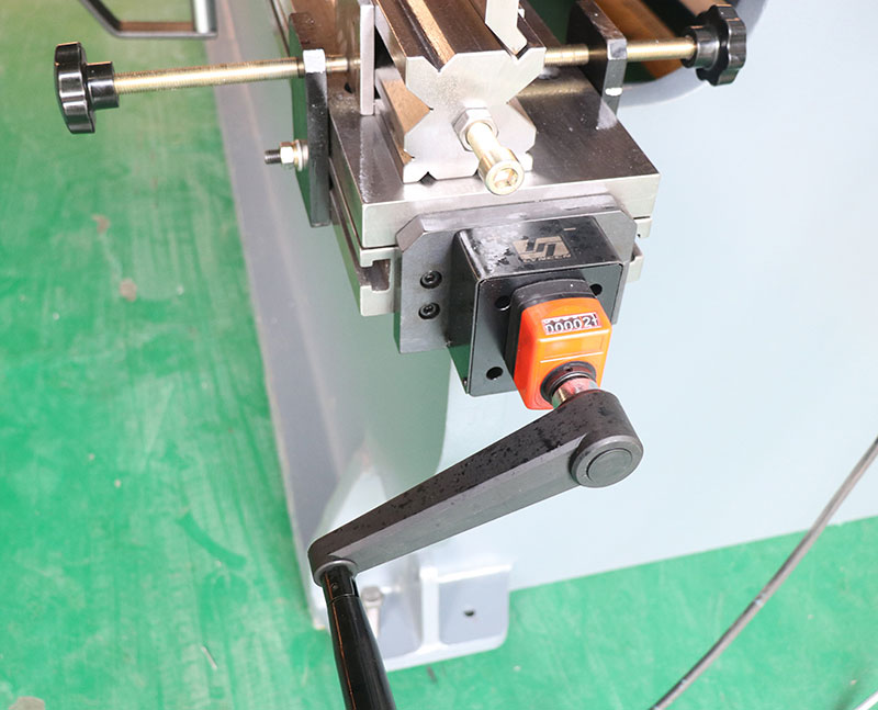 Метална преса кочница Вц-63т3200 машина за савијање металних лимова Цнц хидраулична кочница за пресовање