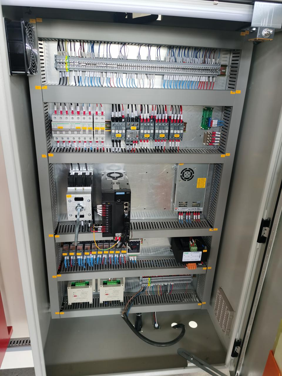 China Metal Hydraulic Press Brake Machine With Reasonable Price Кина метална хидраулична машина за кочнице са разумном ценом