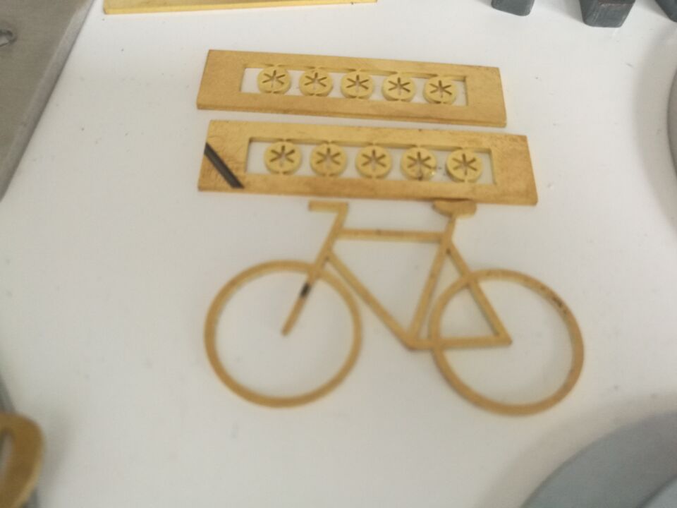 Цнц машина за ласерско сечење метала са влакнима 2000в Машина за ласерско сечење влакана