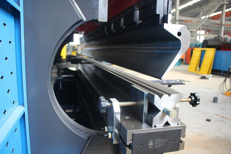 Cnc Hydraulic Press Brake Machine, Fully Automatic Carbon Steel Bending Machine Цнц хидраулична машина за кочнице, потпуно аутоматска машина за савијање угљеничног челика