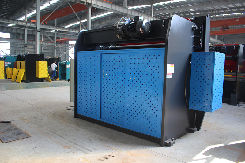 Cnc Hydraulic Press Brake Machine, Fully Automatic Carbon Steel Bending Machine Цнц хидраулична машина за кочнице, потпуно аутоматска машина за савијање угљеничног челика