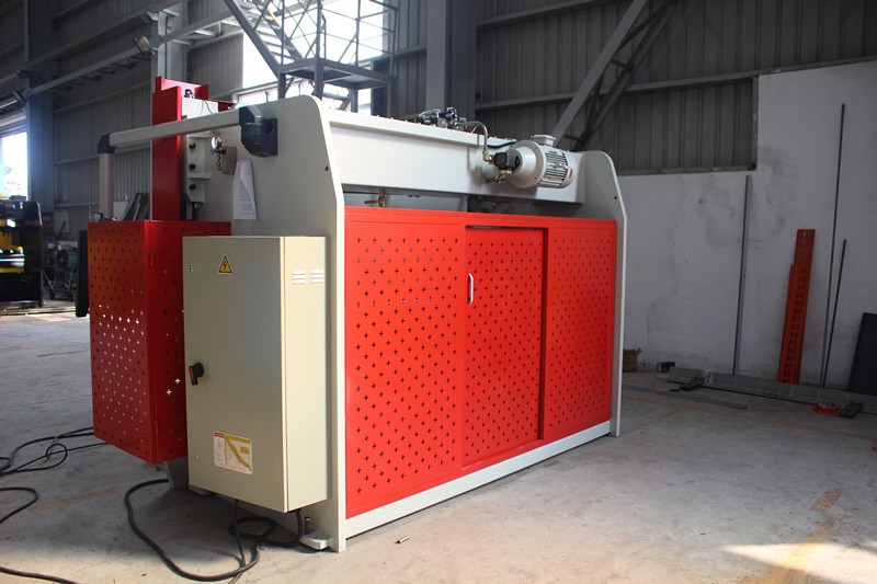 Cnc Hydraulic Press Brake Machine, Fully Automatic Carbon Steel Bending Machine Цнц хидраулична машина за кочнице, потпуно аутоматска машина за савијање угљеничног челика
