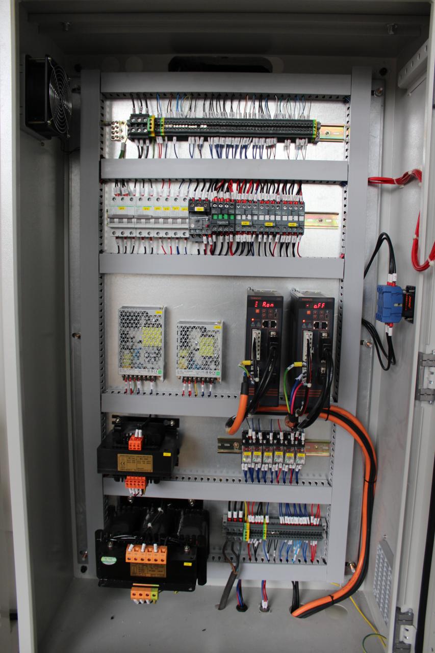 Цнц машина за пресовање метала