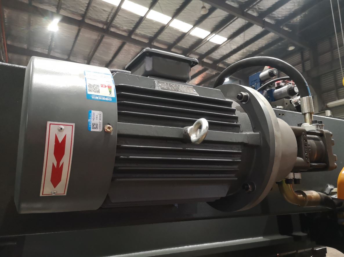 Delem Da66t 125 3+1 4+1 6+1 8+1 Cnc Hydraulic Press Brake For Metal Plate Bending Делем Да66т 125 3+1 4+1 6+1 8+1 Цнц хидраулична прес кочница за савијање металних плоча