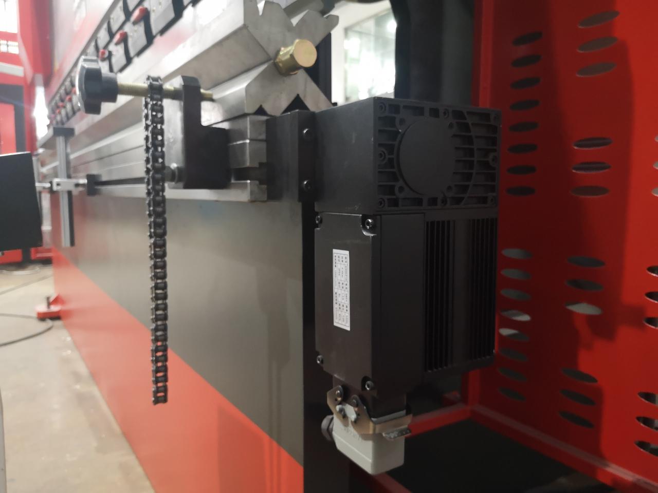 Delem Da66t 125 3+1 4+1 6+1 8+1 Cnc Hydraulic Press Brake For Metal Plate Bending Делем Да66т 125 3+1 4+1 6+1 8+1 Цнц хидраулична прес кочница за савијање металних плоча