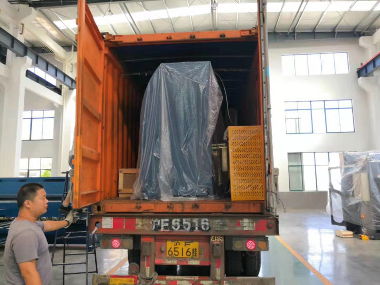 Economic Single Double Worktable Cnc Sheet Metal Fiber Laser Cutting Machine Економски једноструки двоструки радни сто Цнц машина за ласерско сечење лимова са влакнима