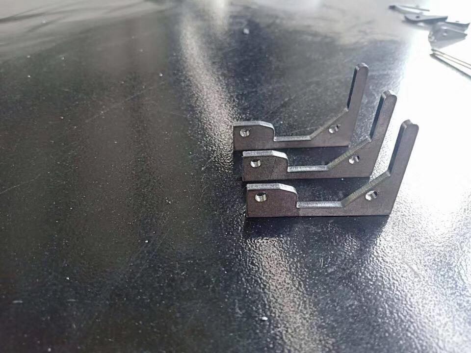 High Power 3015 2000W Metal Sheet Cnc Fiber Laser Cutting Machine Висока снага 3015 2000В машина за ласерско сечење металног лима са Цнц влакнима