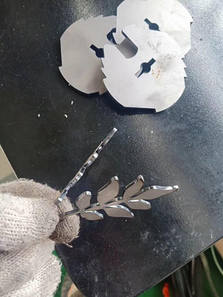 Висока снага 3015 2000В машина за ласерско сечење металног лима са Цнц влакнима