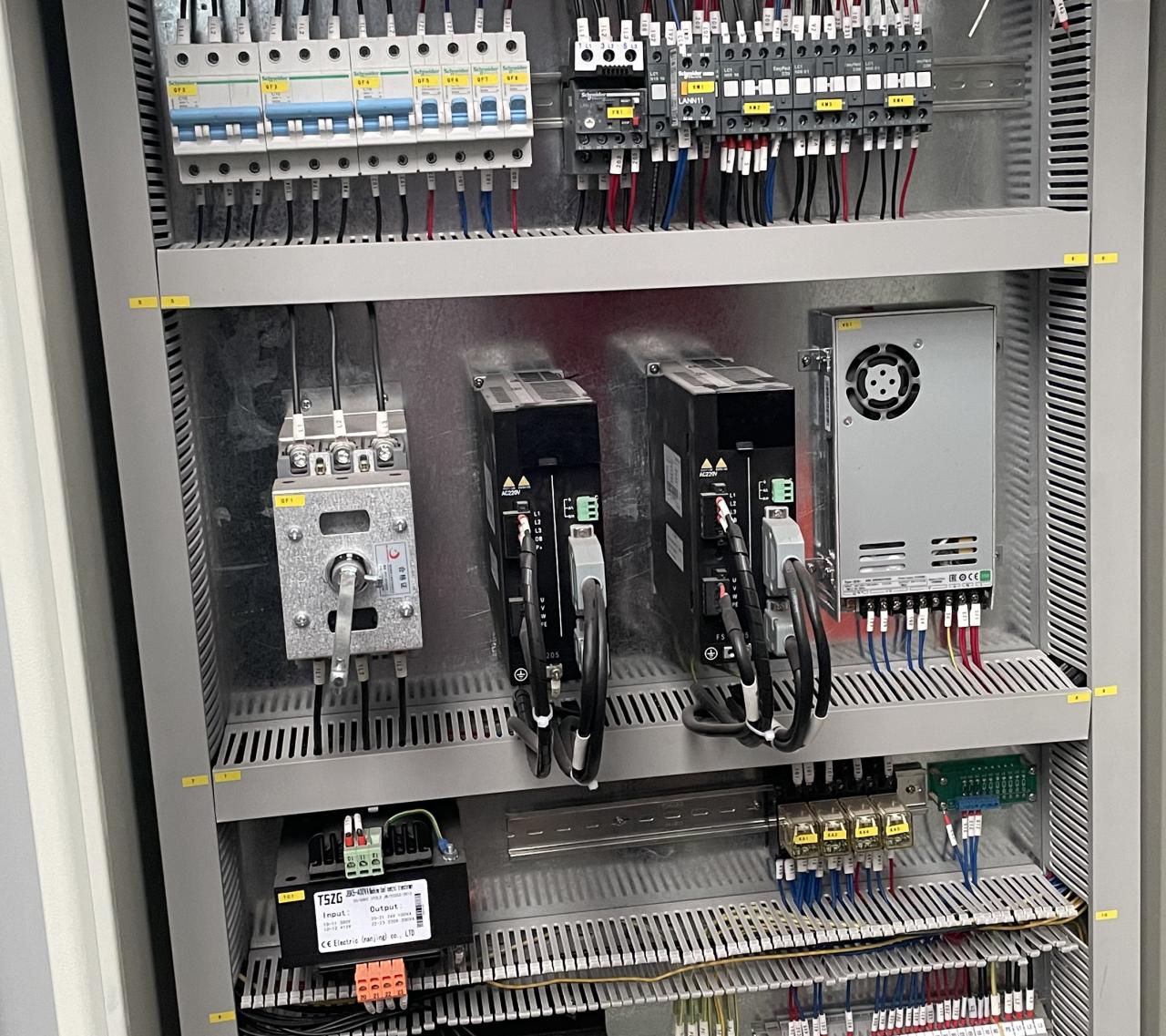 High Quality 3m Press Brake Machine Hydraulic 100 Ton For Sheet Metal Bending Висококвалитетна машина за кочнице од 3м хидраулична 100 тона за савијање лима