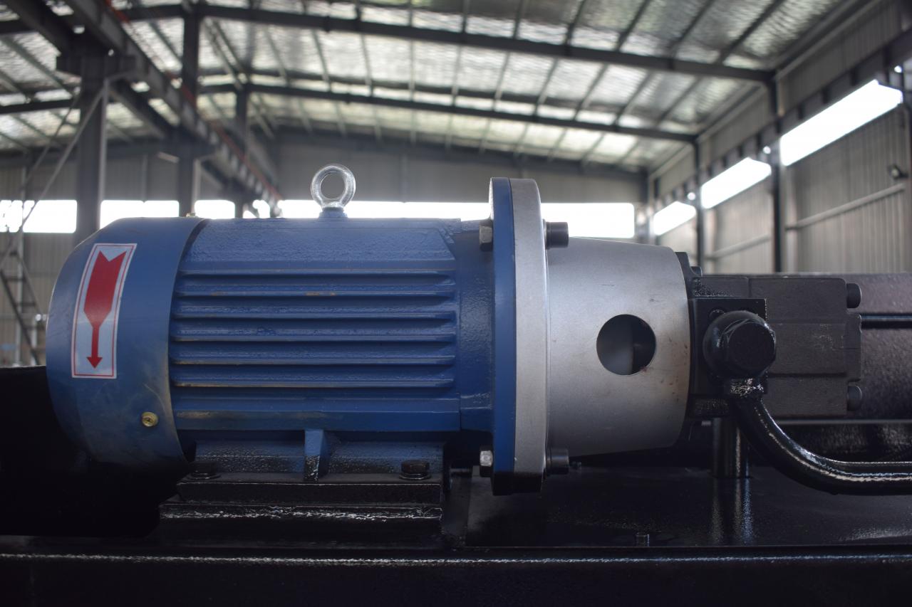 Хидраулична машина за савијање лимова са Цнц пресом Вц67и